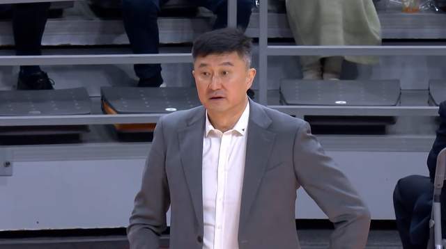 星空体育官方入口-强强对话！广东今晚7:35恶斗豪门，杜锋要给卢伟上一课，央视直播